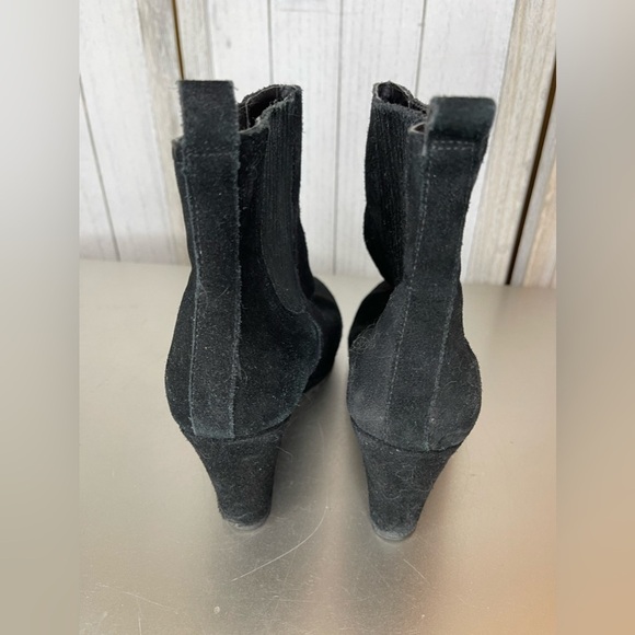Dolce Vita Size 8.5 Black Suede Pull On Booties Boots Leather - Picture 4 of 7
